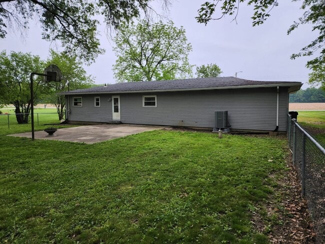 Building Photo - Shawnee Country Rental – 3 Bed, 1 Bath Hom...
