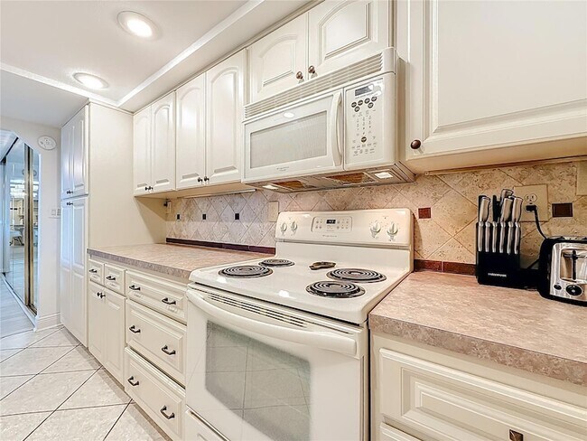 Building Photo - 400 64th Ave