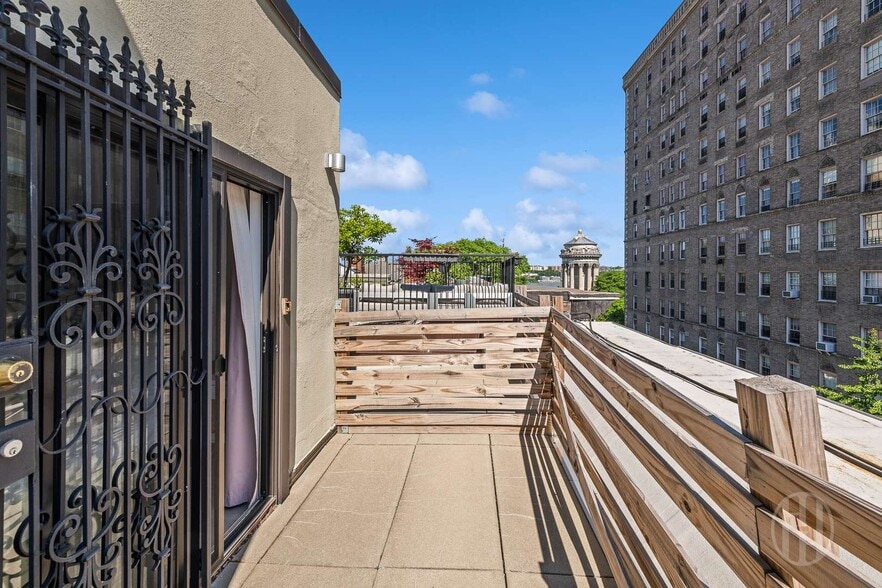 Building Photo - 334 W 89th St