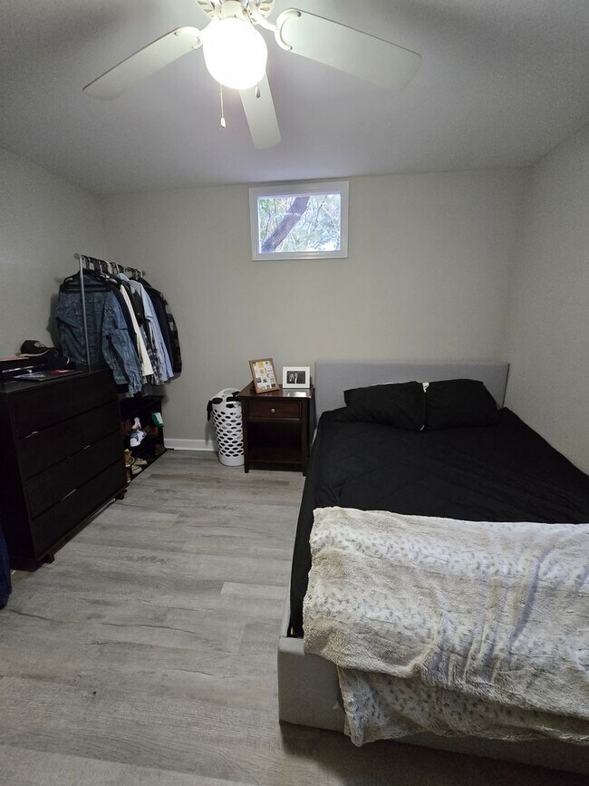 Building Photo - 72A