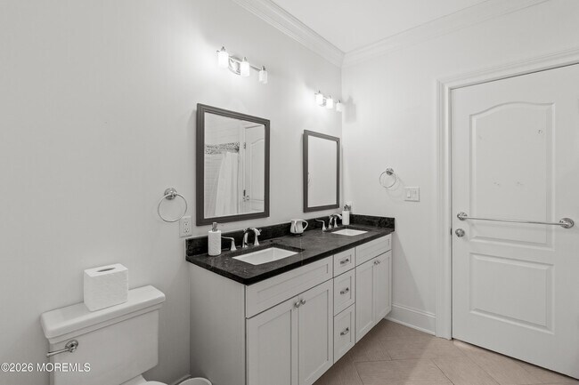 Building Photo - 558 Cedar Ave