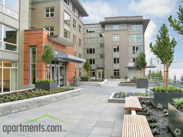 Building - UW Tacoma Court 17 Apartments