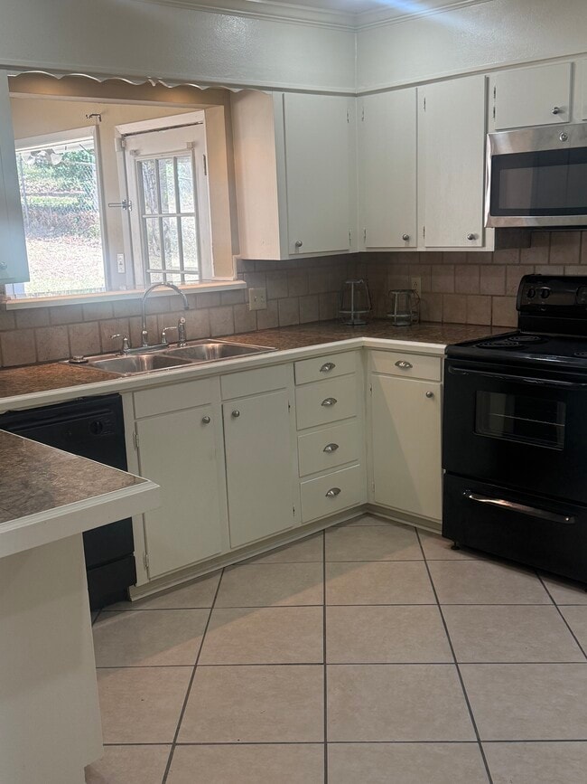 Building Photo - 205 Whispering Pine Dr
