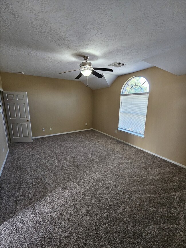 Building Photo - 12111 N Brenton Knoll Dr