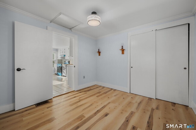 Building Photo - 125 Spithead Rd