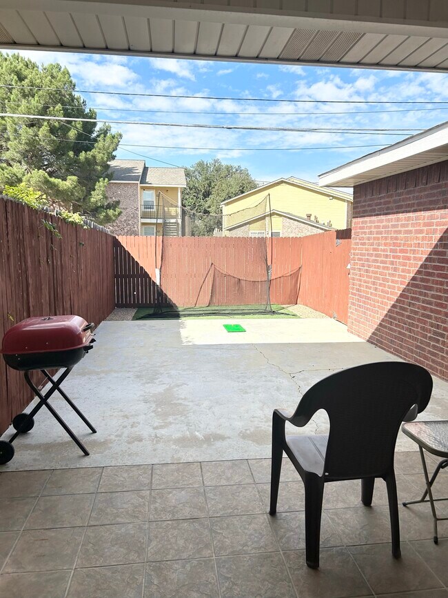 Building Photo - 4706 Dentcrest Dr