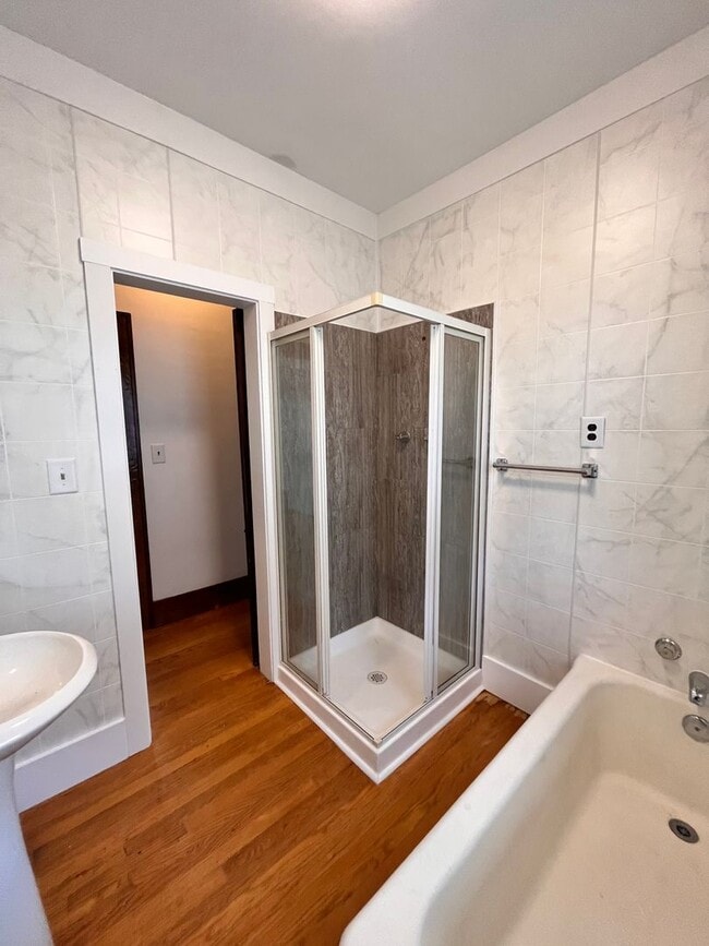 Building Photo - Wonderful 2 bedroom single family house!