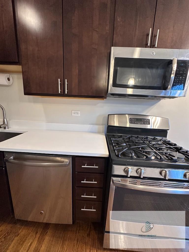 Building Photo - 1712 W Albion Ave