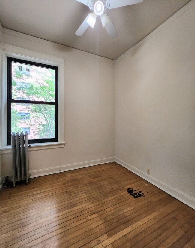 Building Photo - 5600 S Dorchester Ave