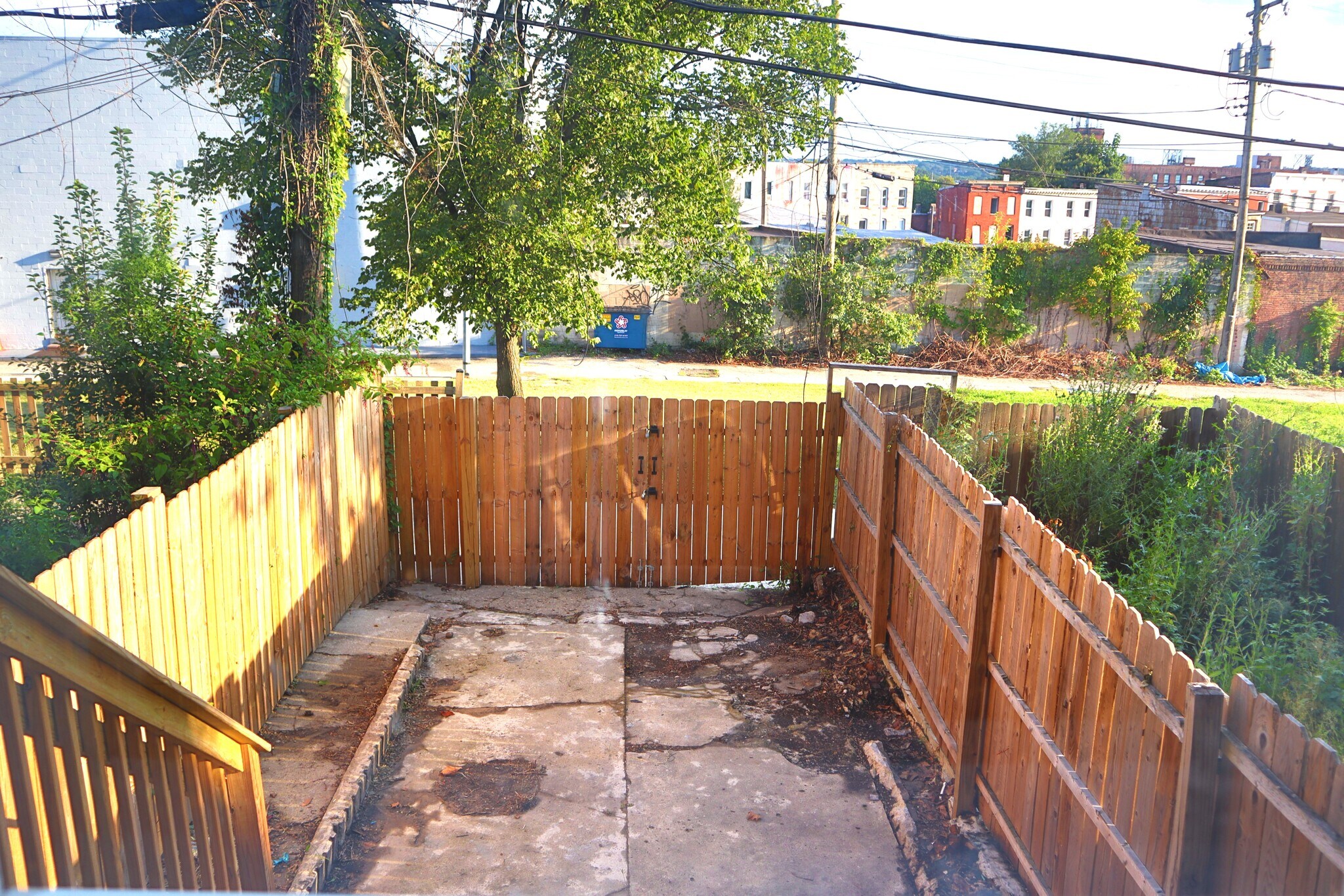 Building Photo - 2011 Hollins St