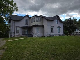 Building Photo - 730 N Pine St
