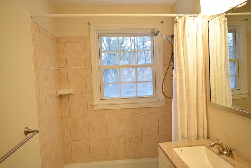 Building Photo - 49 Grandview Dr