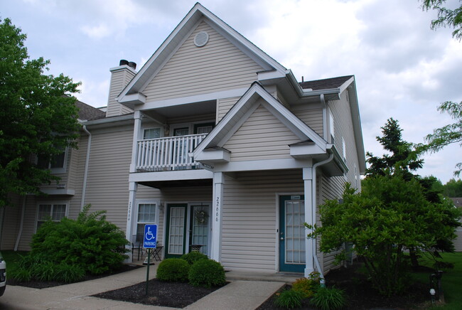 2 BDRM- 2 FULL BATHS - Fairview Park - 22666 Lenox Dr