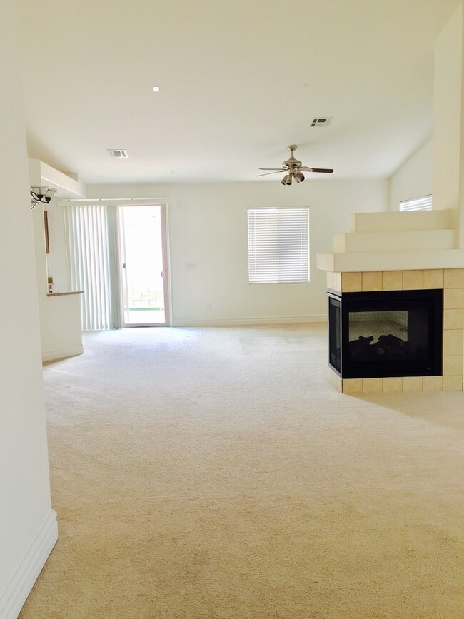 Building Photo - Lovely Rhodes Ranch Home