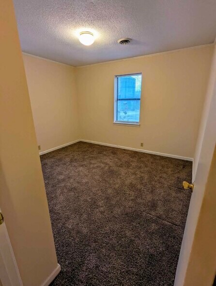 Building Photo - 105-107 Crestview Dr