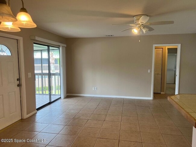 Building Photo - 1132 Breezy Way