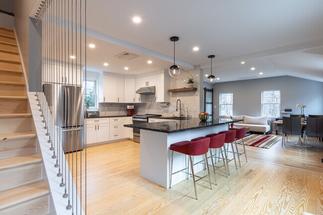 Building Photo - 136 Topsfield Rd