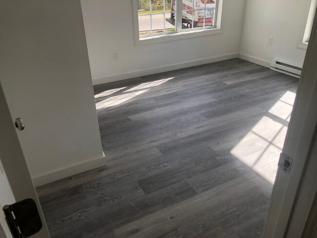 Building Photo - Newly remodeled home is located in Lancast...