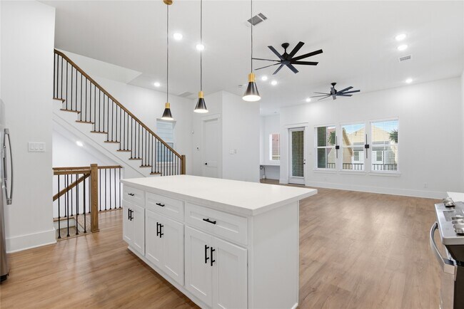 Building Photo - 1243 W 23rd St