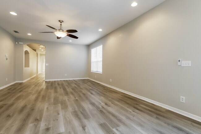 Building Photo - 8549 Deer Chase Dr