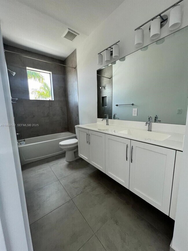 Building Photo - 10970 Pacifica Wy