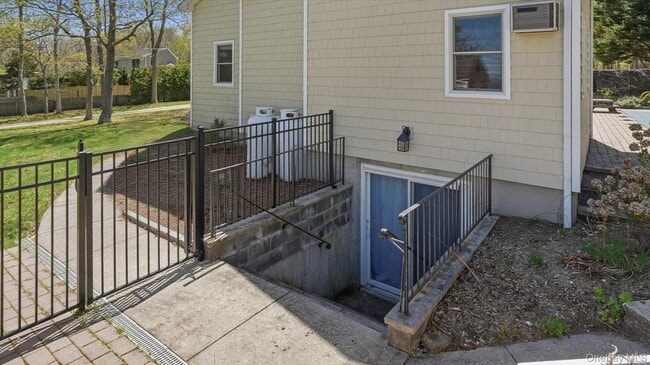 Building Photo - 32 Red Creek Rd