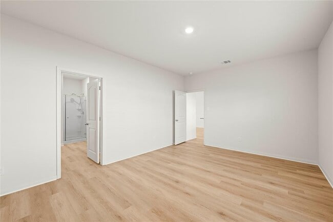 Building Photo - 101 Hyacinth Way
