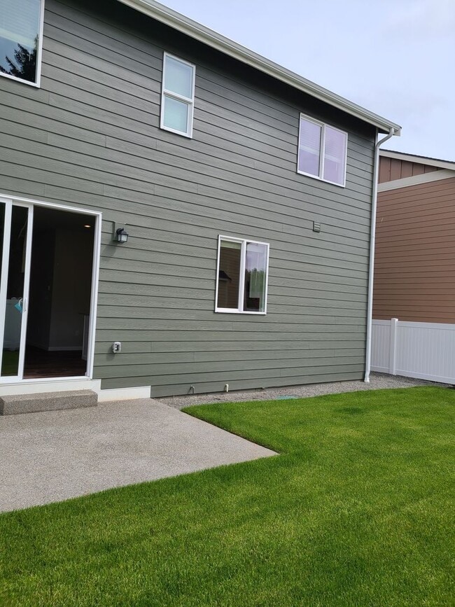 Building Photo - Yelm Creek Estates, 4 Bedroom, 2.75 Bathroom with Den