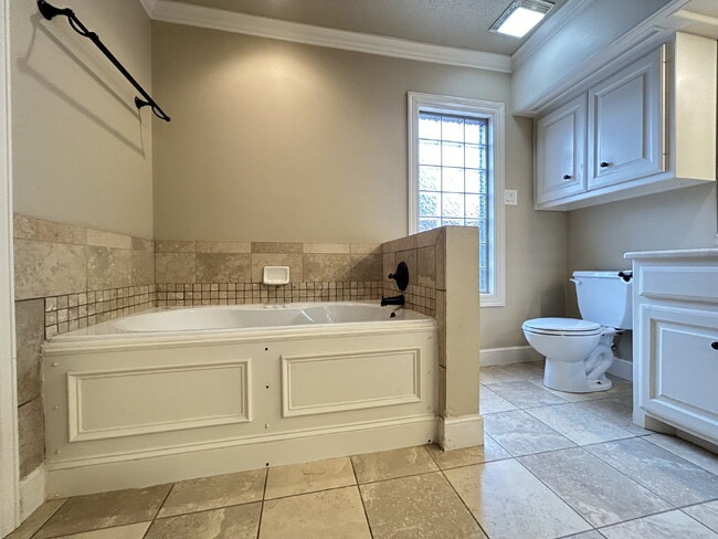 Building Photo - House Located Behind Market Street On Cul-De-Sac!