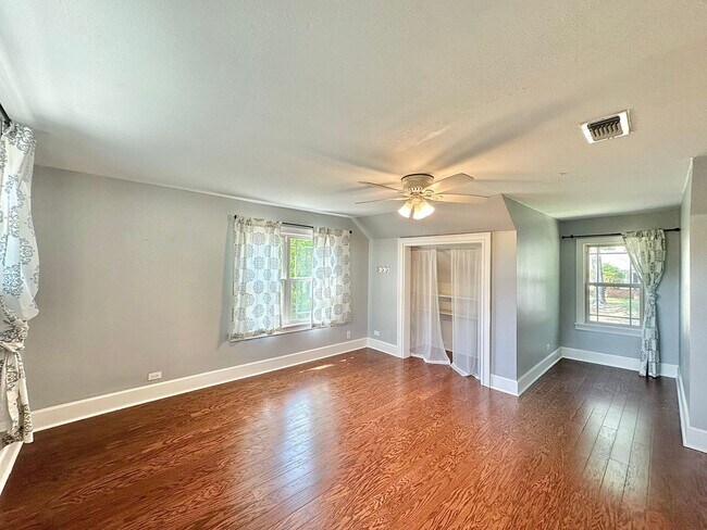 Building Photo - Spacious 4 Bedroom in the Heart of Tyler! Available Now!