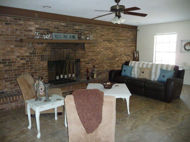 Building Photo - 3/2.5 in Sebastian FL