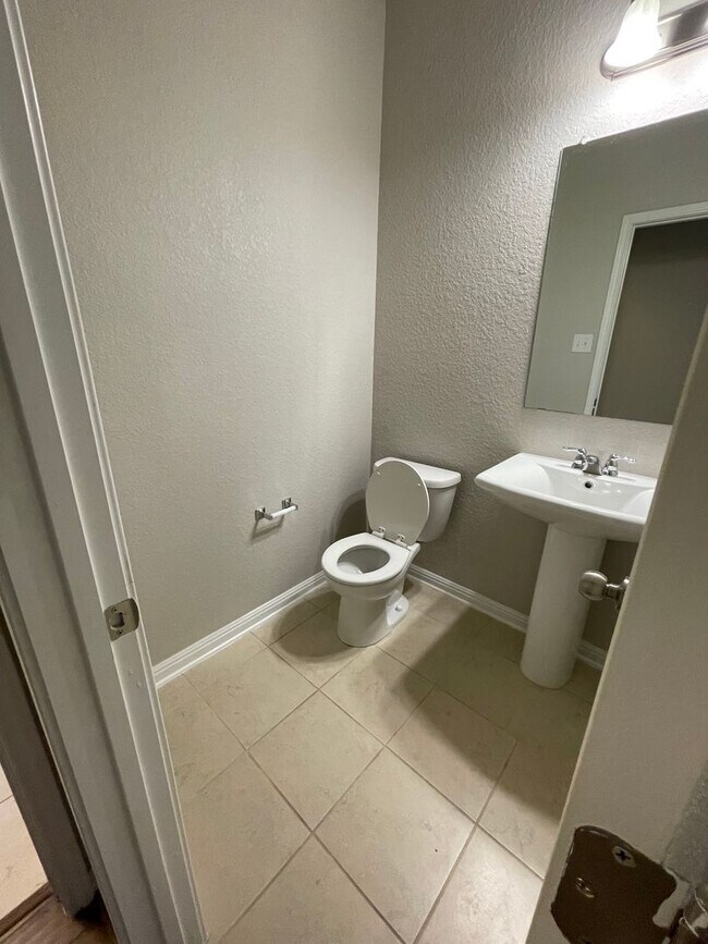 Building Photo - 22427 Carriage Bush