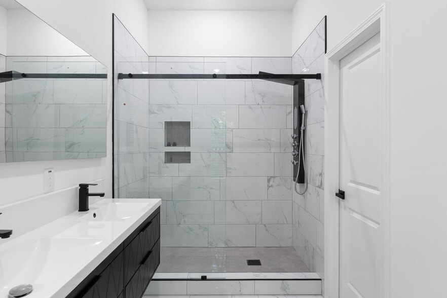 Building Photo - 101 Howell Dr SW