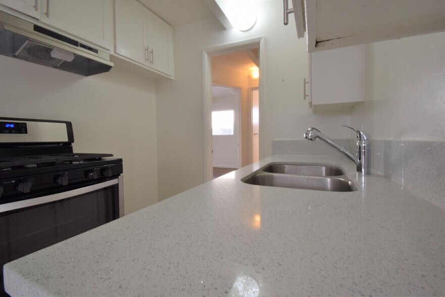 Building Photo - 6125 Whitsett Ave