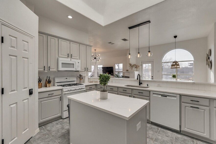 Building Photo - 4036 Falcon Ridge Dr