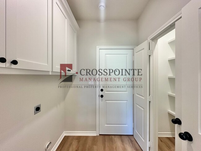 Building Photo - 2408 Henshaw Crk Dr