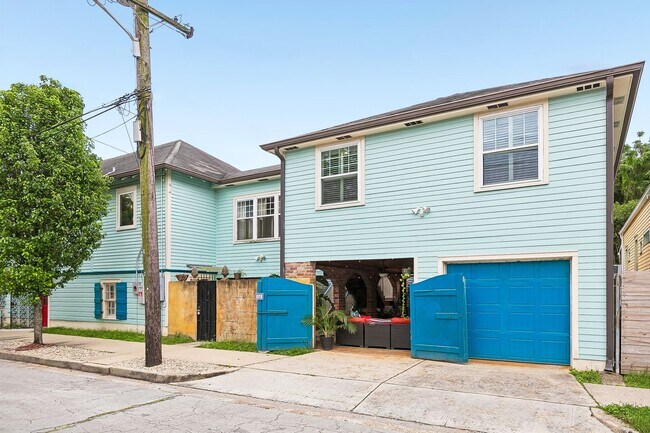 Building Photo - 3BD/3BA Unit on Corner Lot in Treme
