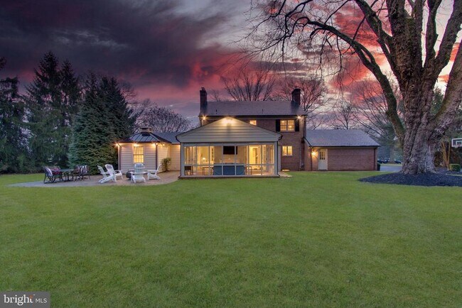 Building Photo - 2210 Boxmere Rd