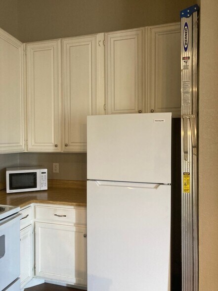 Building Photo - 992 S Dearborn Way