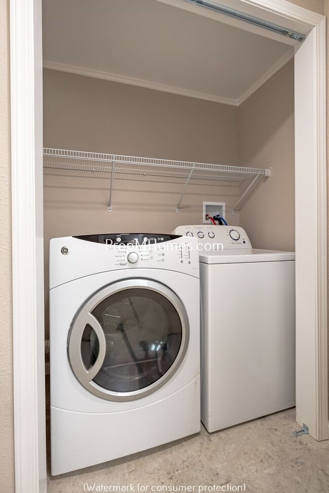 Building Photo - Updated Three Bedroom Home in Milwaukie - Large Fenced Yard!