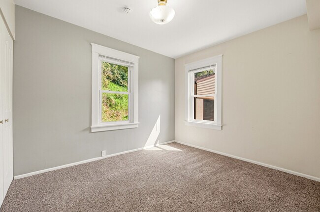 Building Photo - 2216 McMonagle Ave