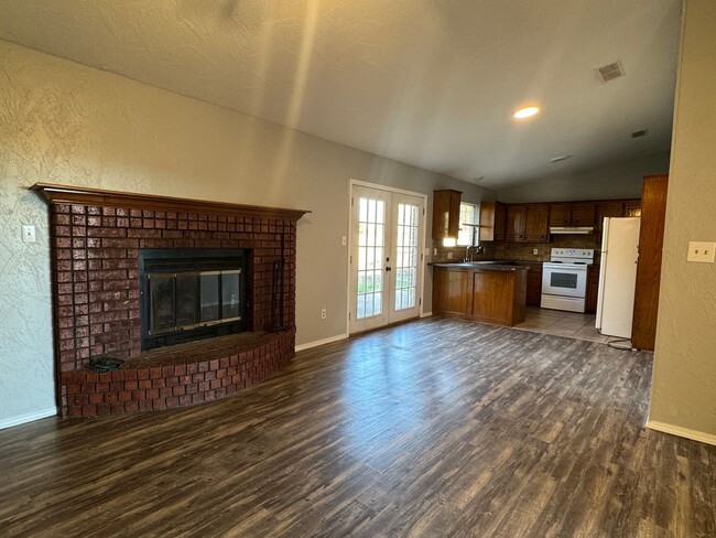 Building Photo - 6005 SW Atterbury- AVAILABLE NOW!