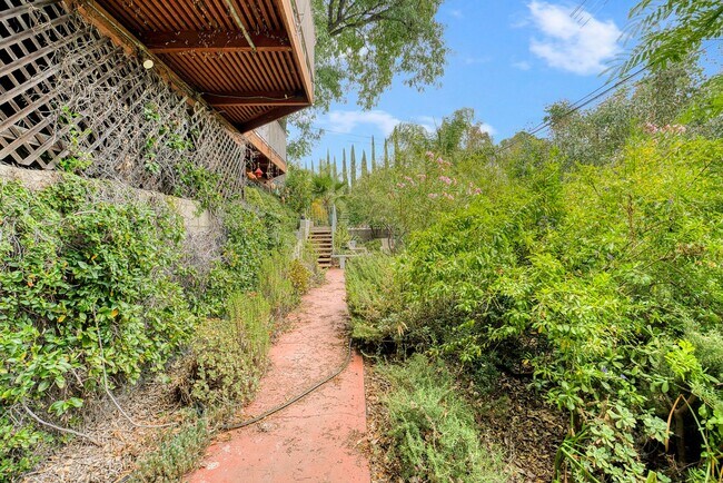 Building Photo - FALL IN LOVE with a Woodland Hills View