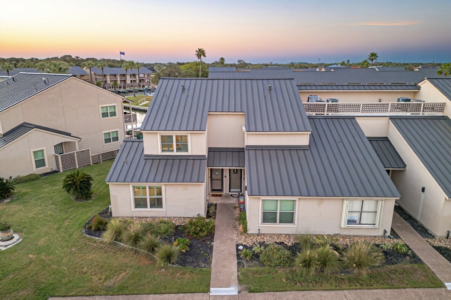 Building Photo - 1902 Bayhouse Dr