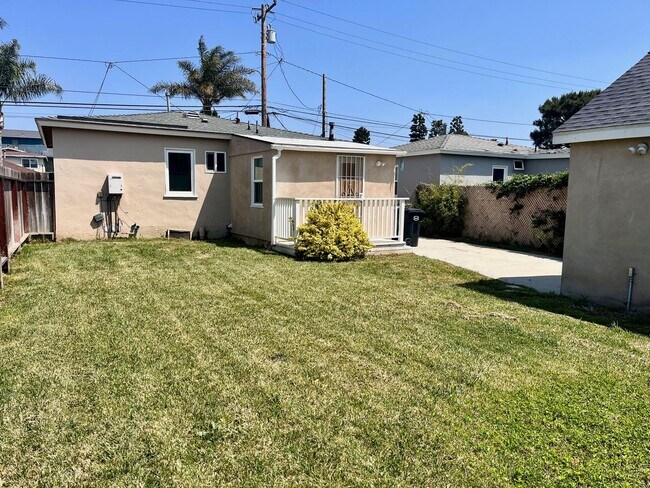 Building Photo - Renovated Lawndale home for rent
