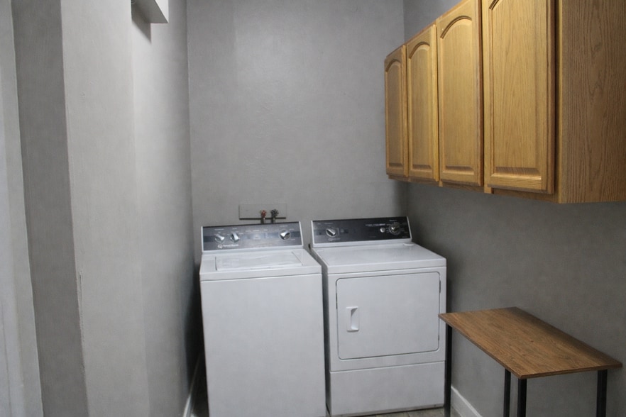 Building Photo - 130 Parsons St