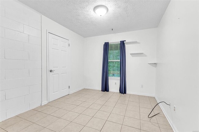Building Photo - 140 Livingston Cir