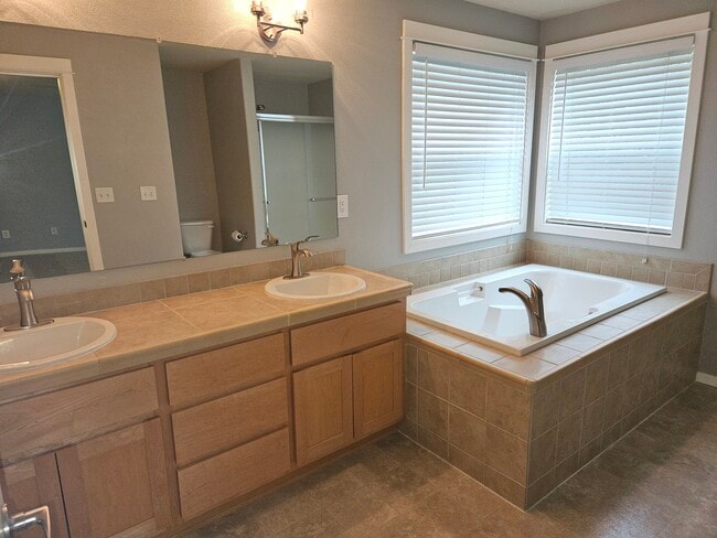 Building Photo - 14883 SE Marci Way