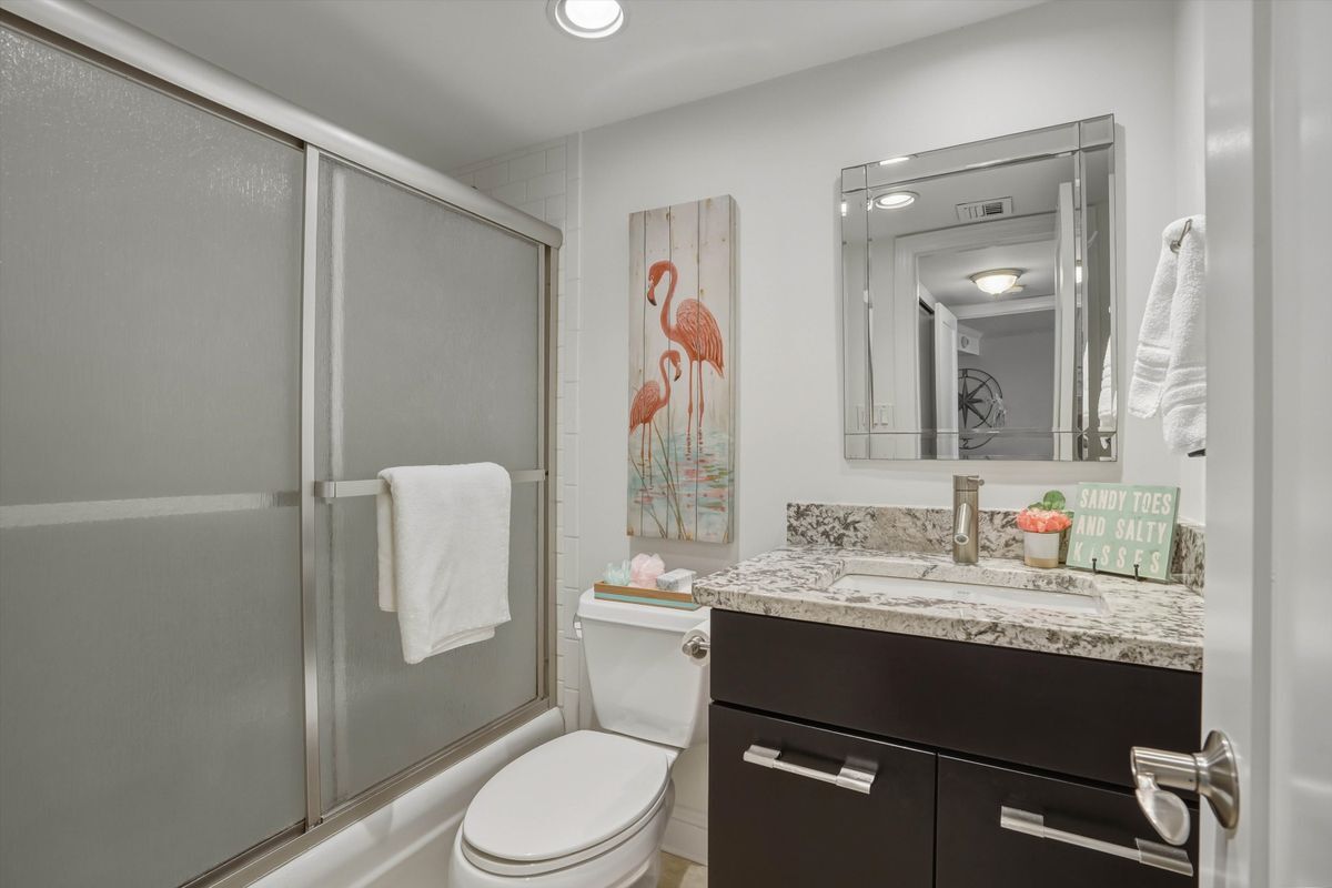 Building Photo - 1601 Ocean Dr S