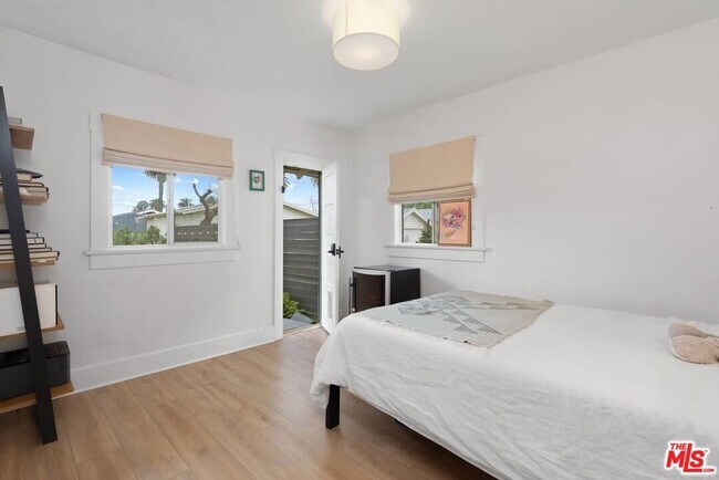 Building Photo - 1728 W 39th St